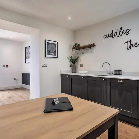Apartment Paradise Square Remodelled 18th Century Ground Floor