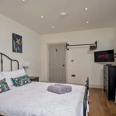 Apartment Paradise Square Remodelled 18th Century Ground Floor